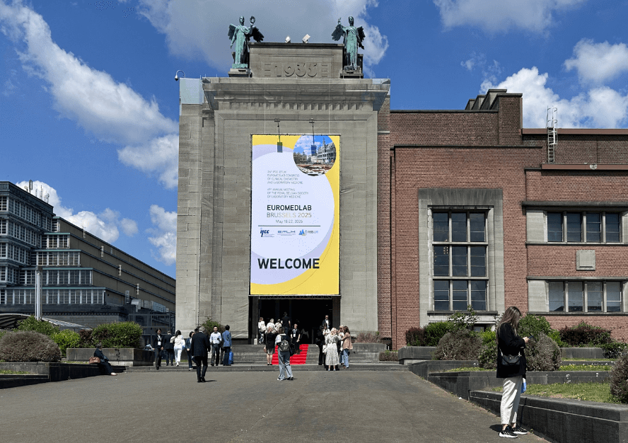 EuroMedLab Brussels 2025: Diagnostika v pohybu pod ikonickým Atomiem