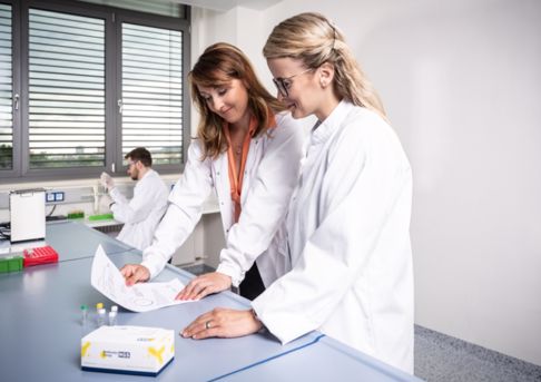 Laboratorní pracovník/pracovnice